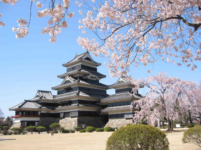 matsumoto__castle__nagano__japan1.jpg