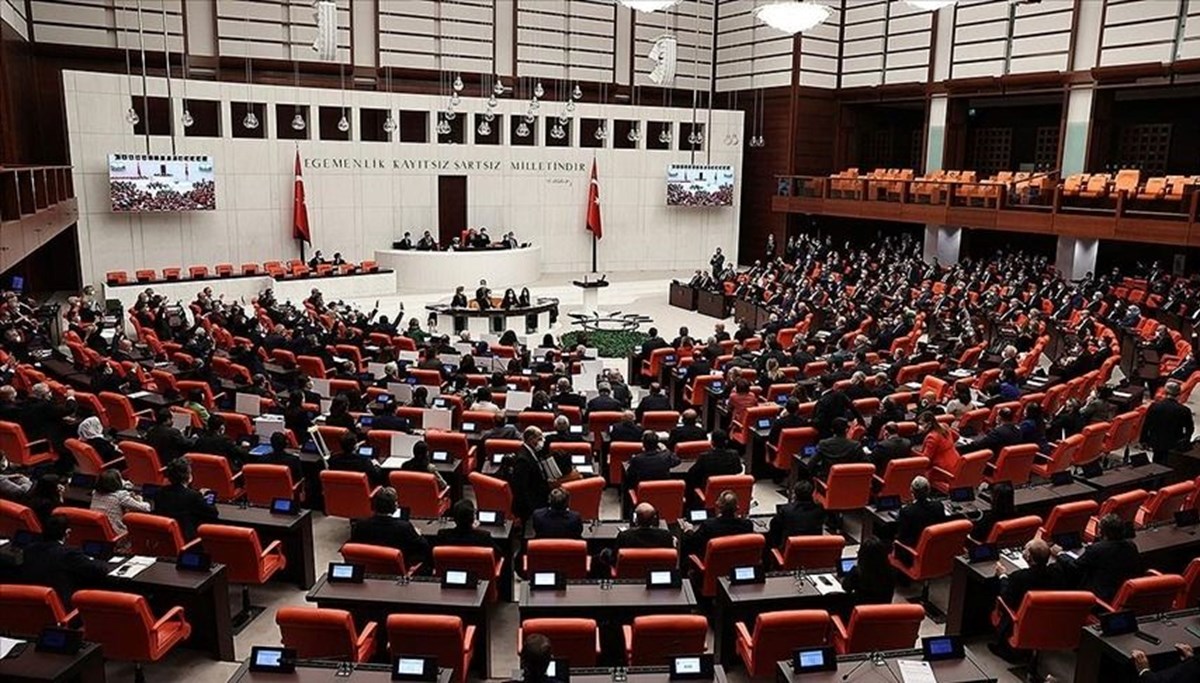 Meclis'te 15 partiden 8'inin genel başkanları milletvekili olarak görev yapacak