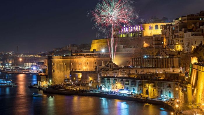 sh_544280074-fireworks-valletta-malta_edit.jpg