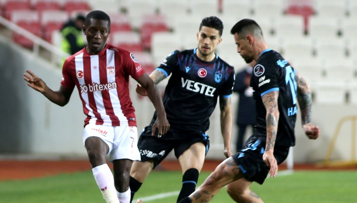 Teknik Direktör Bjelica ile ilk maçına çıkan Trabzonspor, Sivasspor'a 4-1 yenildi
