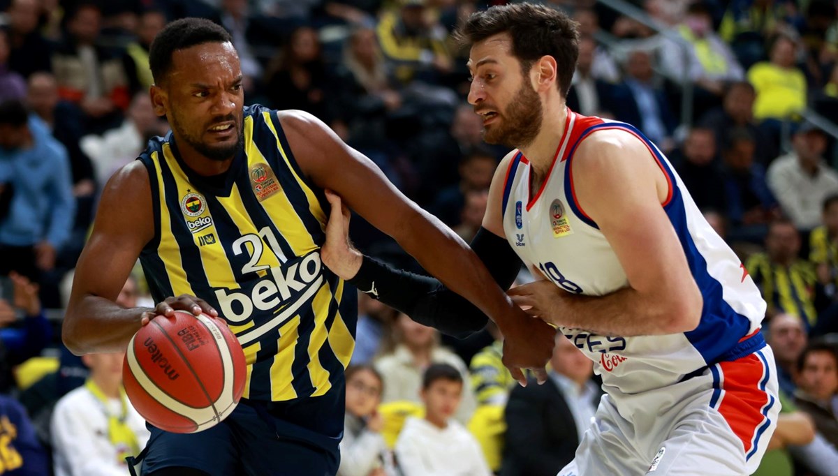 SON DAKİKA: Potada nefes kesen derbi: Fenerbahçe Beko, Anadolu Efes'i uzatmalarda devirdi