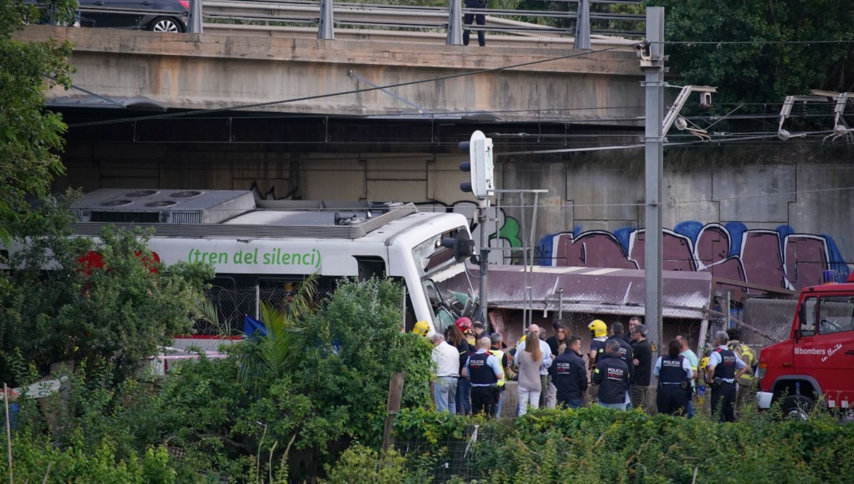 SON DAKİKA HABERİ: İspanya'da iki tren çarpıştı: 155 yaralı