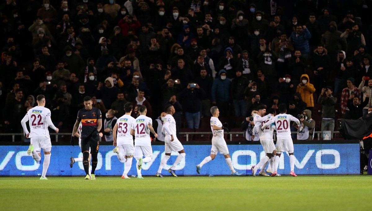 Galatasaray 2 kez öne geçtiği maçta Hatayspor'a kaybetti