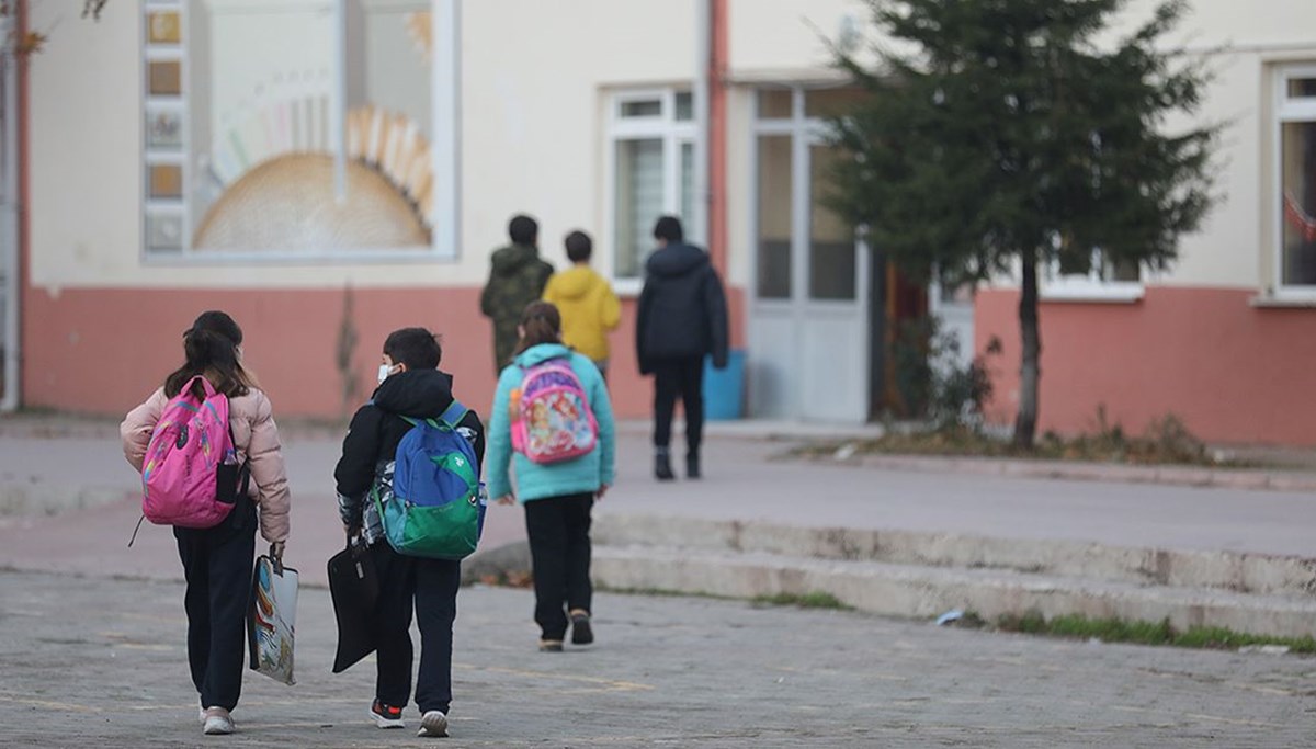 SON DAKİKA HABERİ: Tüm Türkiye'de okullar 1 hafta daha tatil