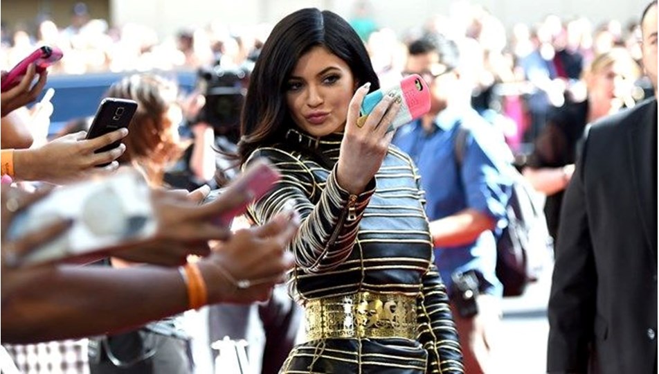 Kylie Jenner Instagram'ın yeni kraliçesi oldu: 300 milyon takipçi