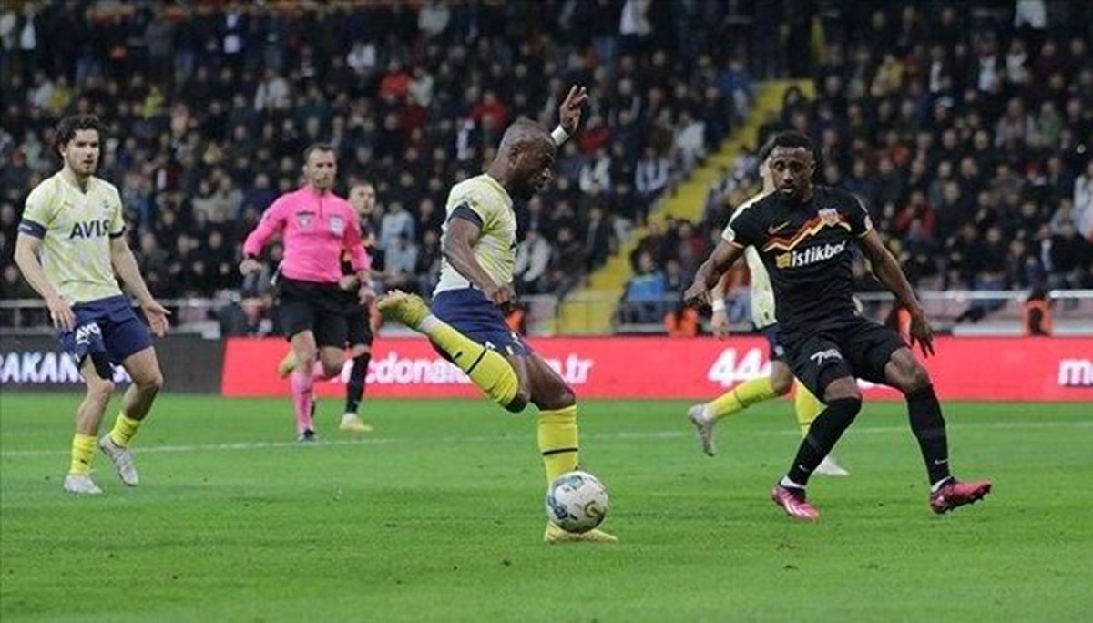 SON DAKİKA: Fenerbahçe'nin Kayserispor karşısındaki ilk 11'i belli oldu