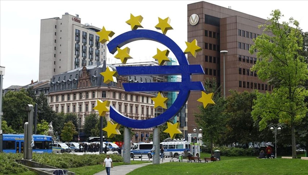 Avrupa Merkez Bankası faizi 15 yılın zirvesine çıkardı