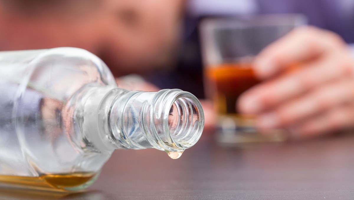 Uzmanlardan içki şişelerine 'kanser uyarısı' konulması teklifi