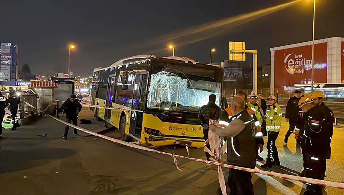 Bahçelievler'de İETT otobüsü durağa girdi:1 ölü, 4 yaralı