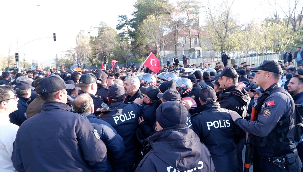 İmamoğlu'nun mitingine saldırı soruşturması | İçişleri Bakanı Soylu: 16 kişi gözaltına alındı, biri FETÖ ile iltisaklı