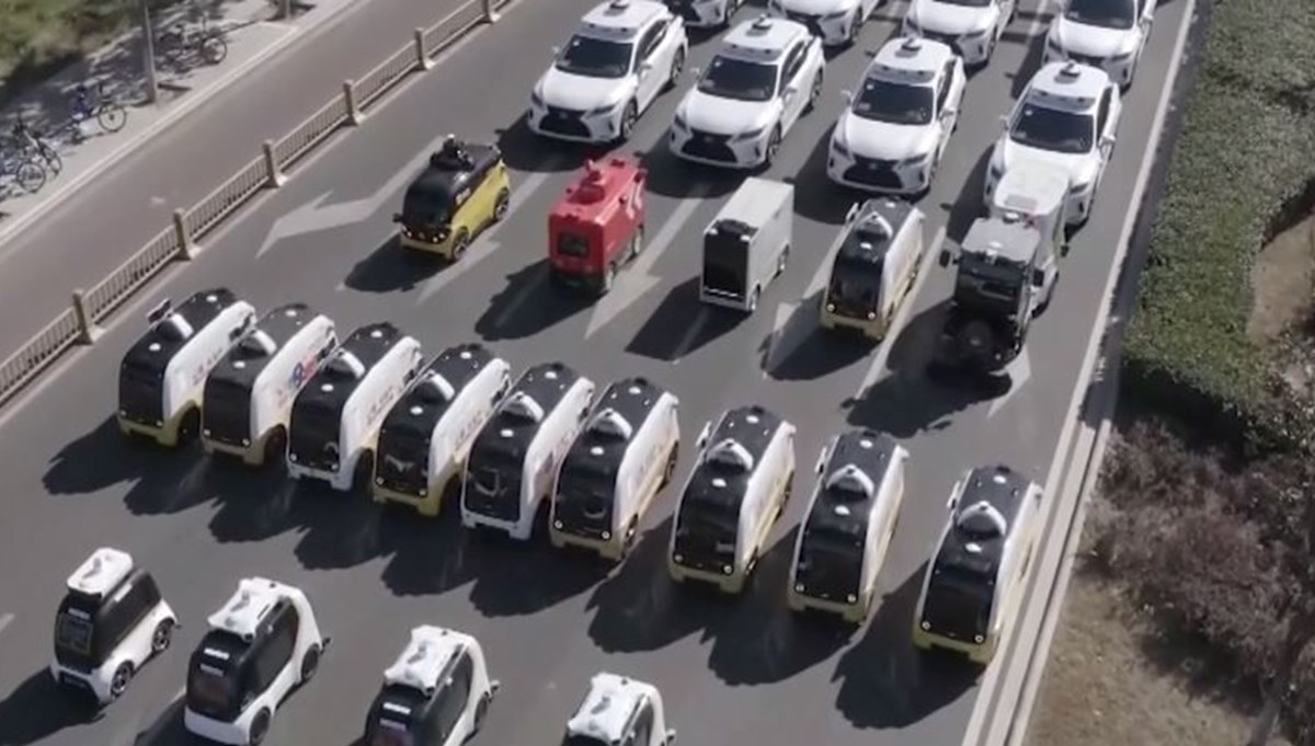 Çin'de sürücüsüz minibüs dönemi