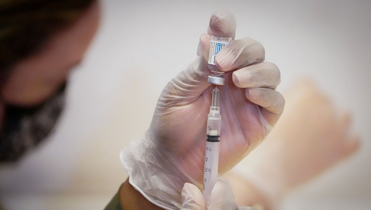 Pfizer CEO'su yeni aşı için tarih verdi